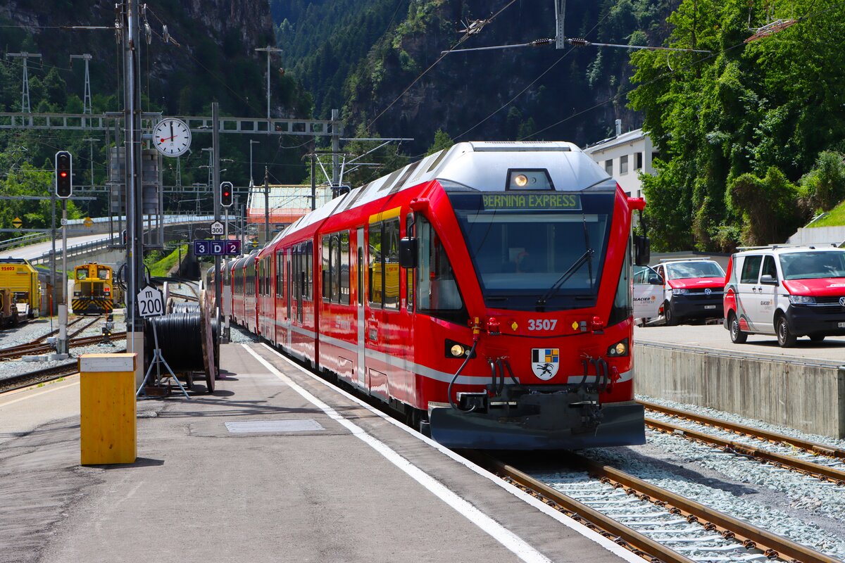 RhB Stadler ABe 4/16 Allegra Wagen 3507 am 06.07.26 in Thusis als Bernina Express