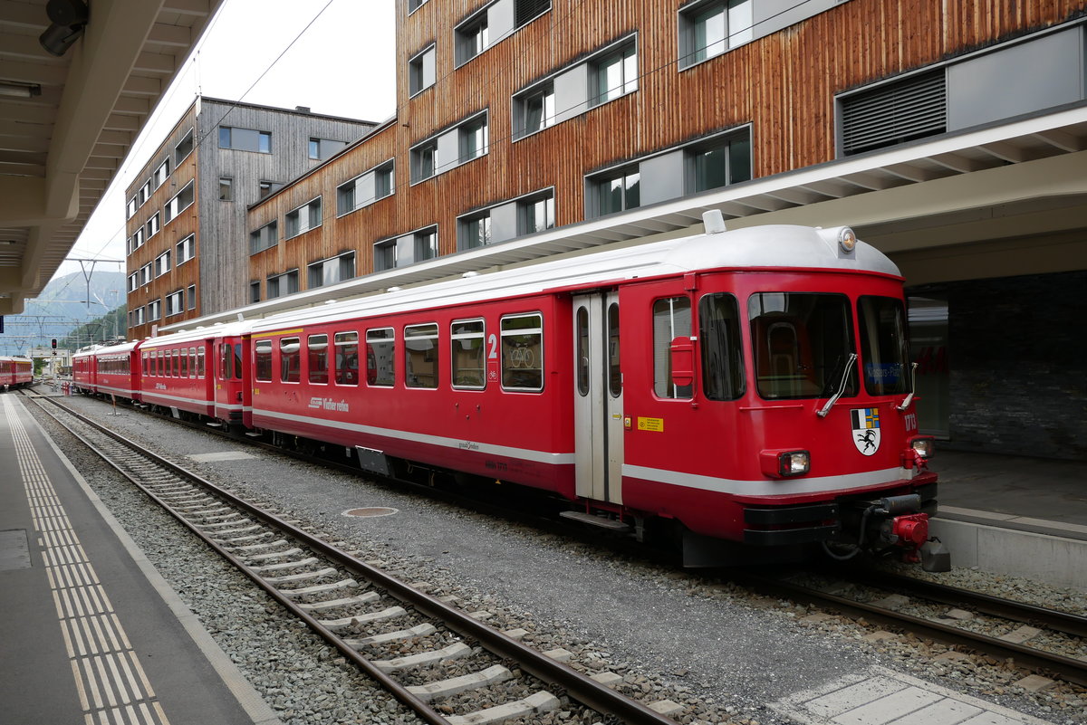 Rhb Steuerwagen 1713 am 4.6.18 in Davos Platz.