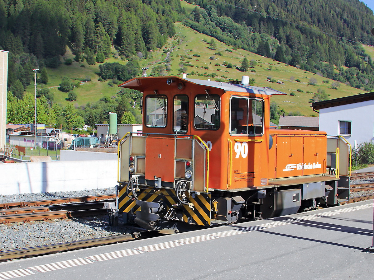 RhB, Tmf 2/2, 90, 01. Juli 2018 im Bahnhof von Zernez.