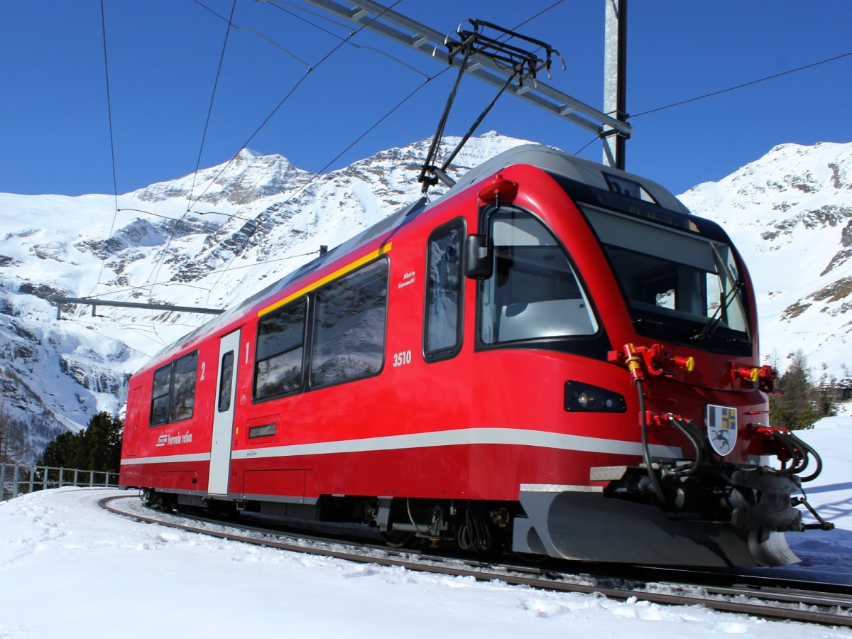 RhB - Triebzug ABe 8/12 3510 als Zugfahrzeug für den Bernina Express am 1 März 2013 bei Alp Grüm.