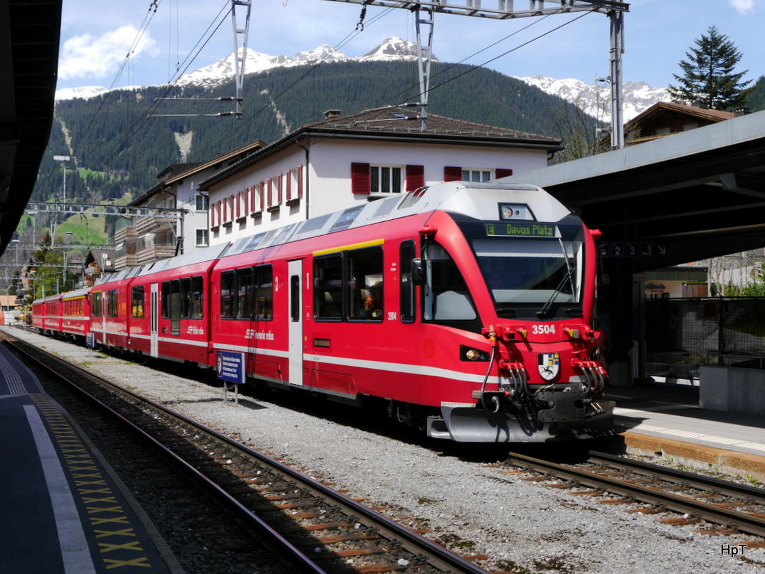 RhB - Triebzug ABe 8/12 3504 als RE nach Davos Platz im Bahnhof von Klosters am 07.05.2015