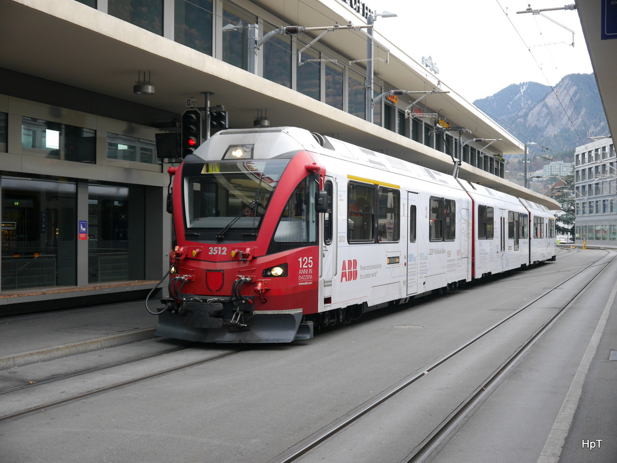 RhB - Triebzug ABe 8/12 3512 mit Fehlendem Wappen an der Frontseit im Bahnhof Chur am 25.11.2016
