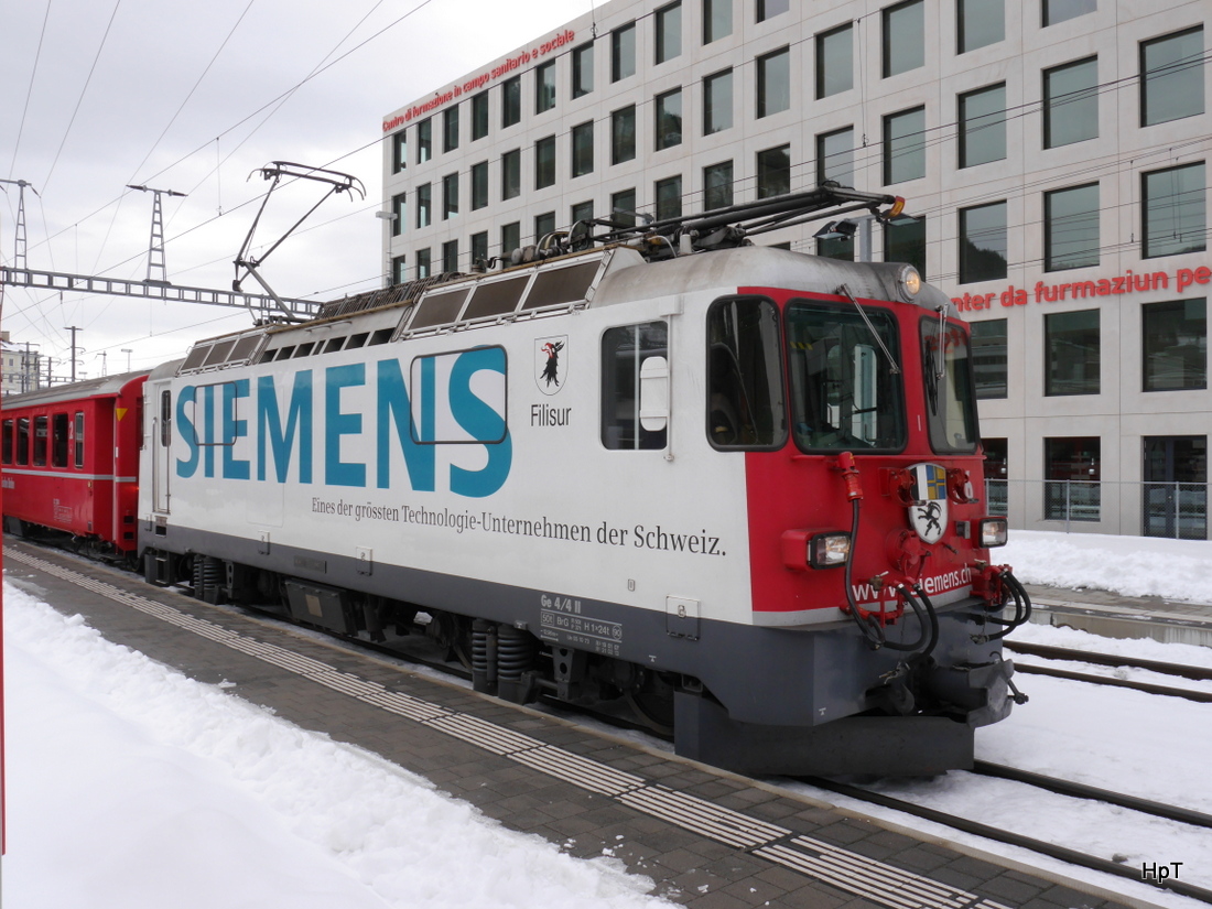 RhB - Werbelok Ge 4/4 616 im Bahnhof Chur am 02.01.2015