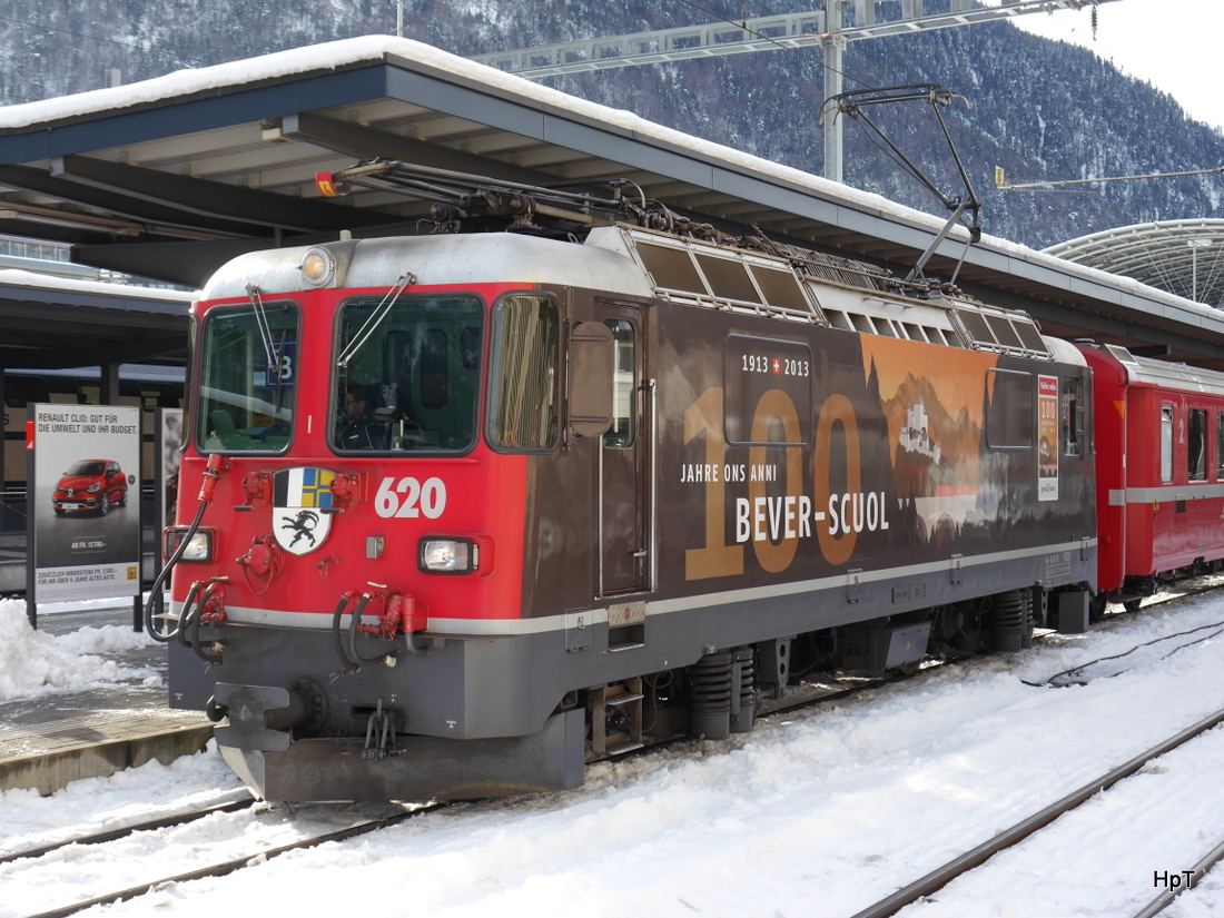 RhB - Werbelok Ge 4/4 620 im Bahnhof Chur am 02.01.2015