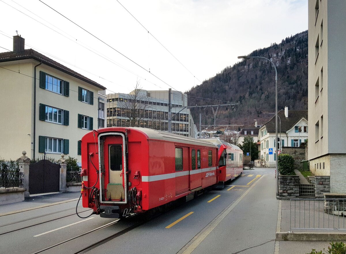 RhB_Chur-Arosa__Zug der Arosa-Bahn mit D 4231 am Zugende als Straßenbahn in Chur.__26-02-2024