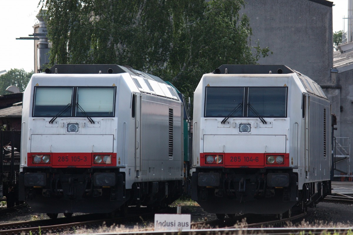 RHC 285 105 und RHC 285 104 am 22.6.13 abgestellt bei der HGK in Brhl-Vochem.