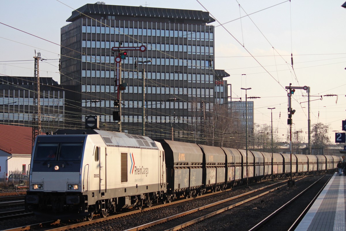 RHC DE 802 (285 113) am 5.3.14 mit einem leeren Sandwagenzug auf dem Weg nach Sythen in Düsseldorf-Rath.
