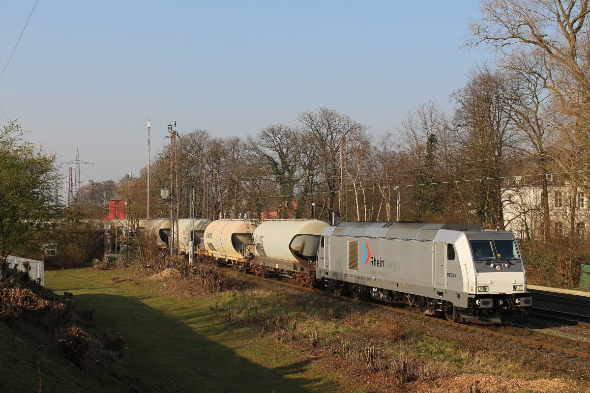 RHC DE801 (285 112) am 12.3.14 mit einem leeren Kalkwagenzug in Ratingen-Lintorf.