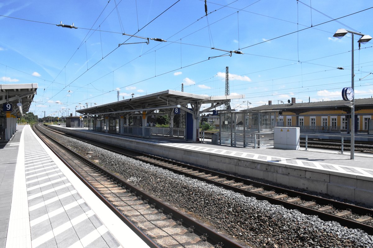 RHEDA-WIEDENBRÜCK (Kreis Gütersloh), 03.07.2017, ein  nagelneuer  Bahnhof