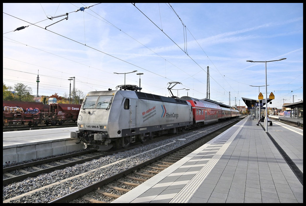 Rhein Cargo 145086-5 stand am 30.10.2023 in Diensten von WFL. Um 11.56 Uhr hielt sie mit dem RE nach Treuchtlingen im Bahnhof Ansbach.