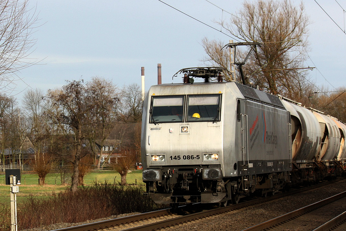 Rhein Cargo GmbH & Co. KG mit  145 086-5  [NVR-Nummer: 91 80 6145 086-5 D-RHC]  auf der Hamm-Osterfelder Strecke in Datteln am 30.01.2020
