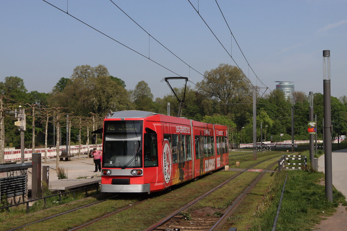 Rheinbahn AG, Wagennummer: 2113(Werbung: DEG Eishockey), Linie: 705 nach Am Steinberg, Ort: Schadowstraße, Datum: 01.05.2024