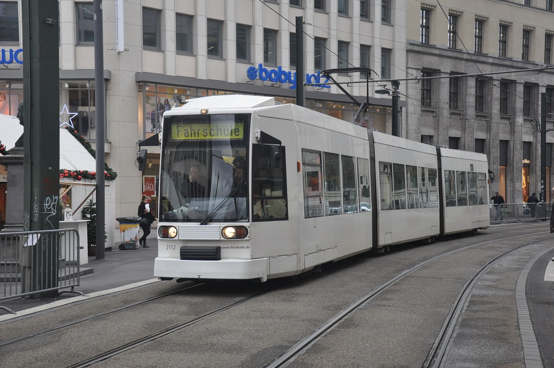 Rheinbahn Düsseldorf Düwag NF6 2112 aufgenommen 22/12/2015 am Schadowplatz 