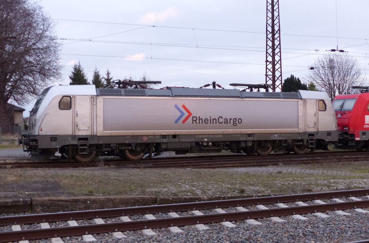 RheinCargo 187 076-5 am 28.01.2018 beim pausieren in Großkorbetha.