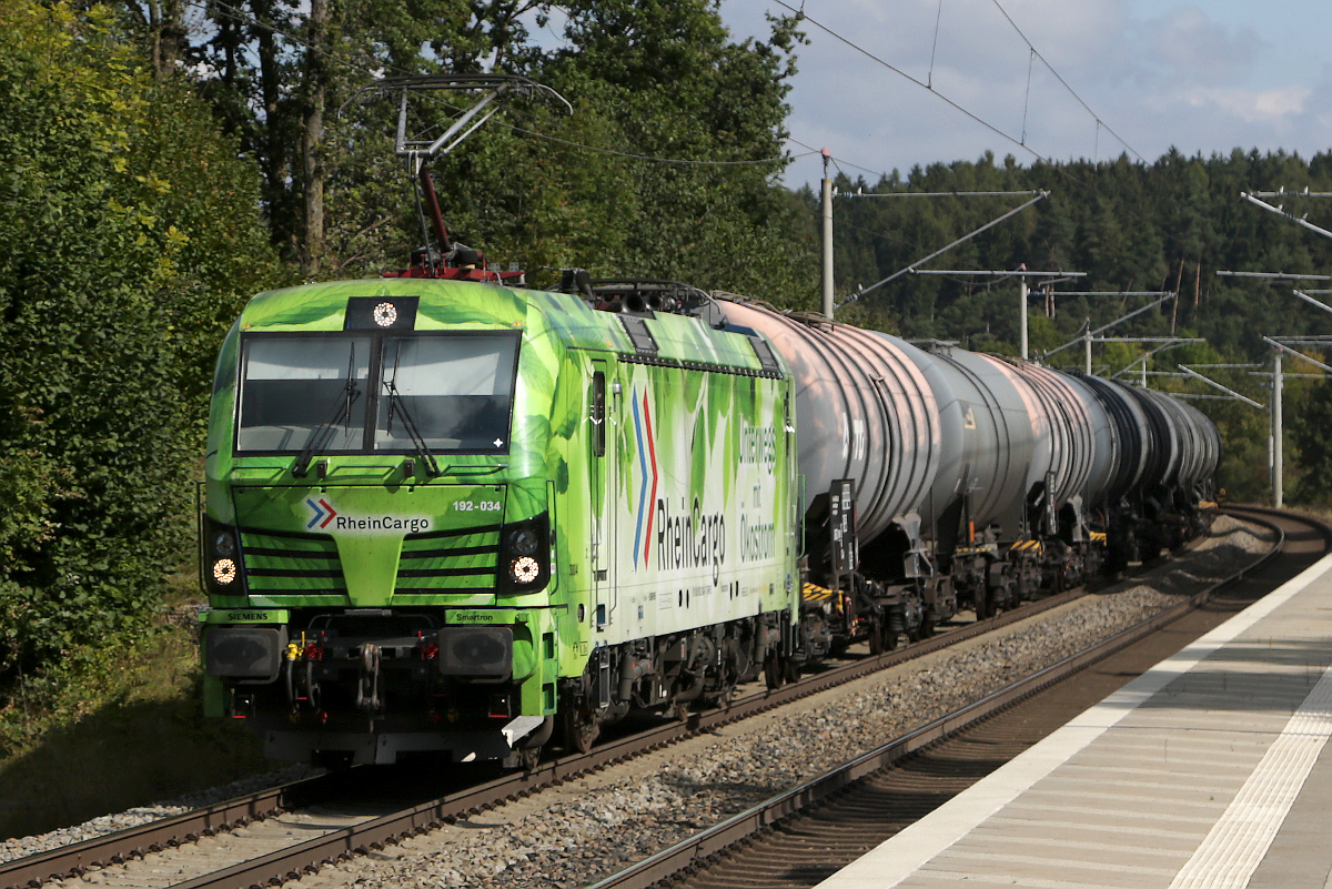 RheinCargo 9180 6192 034-7 D-RHC mit Kesselwagen bei Paindorf, 24.09.2021