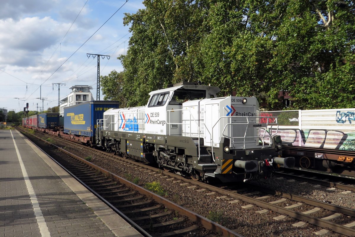 RheinCargo DE 509 durchfahrt mit ein KLV Köln Süd am 24 September 2020.
