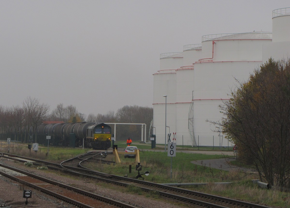 RheinCargo DE 63 am 15.11.2013 im Tanklager Emleben.