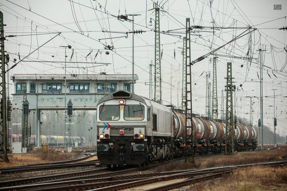 RheinCargo DE670 (266 070) mit Kesselzug in K�ln Gremberg, Februar 2025.