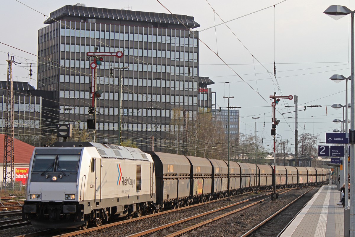 RheinCargo DE803 zog am 26.3.14 einen Sandzug durch Düsseldorf-Rath.