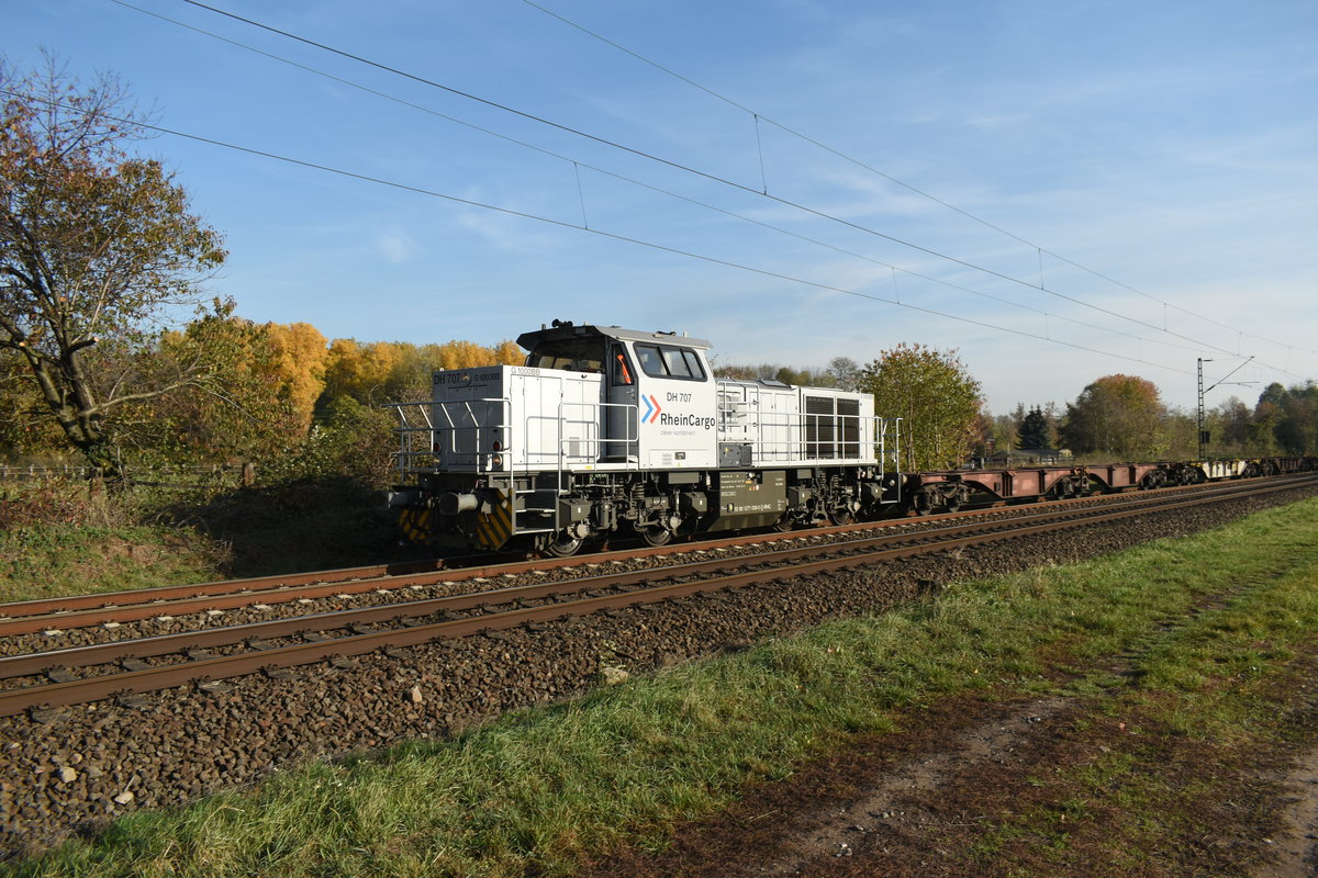 RheinCargo DH 707 mit Kastelzug am Samstag den 3.11.2018 bei Kaarst gen Rheinhausen fahrend.