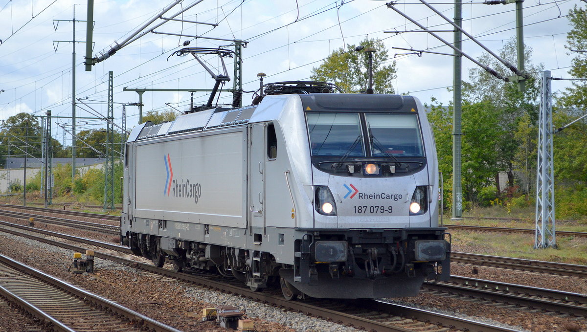 RheinCargo GmbH & Co. KG, Neuss [D] mit  187 079-9  [NVR-Nummer: 91 80 6187 079-9 D-RHC] am 10.09.20 Durchfahrt Bf. Flughafen Berlin Schönefeld.