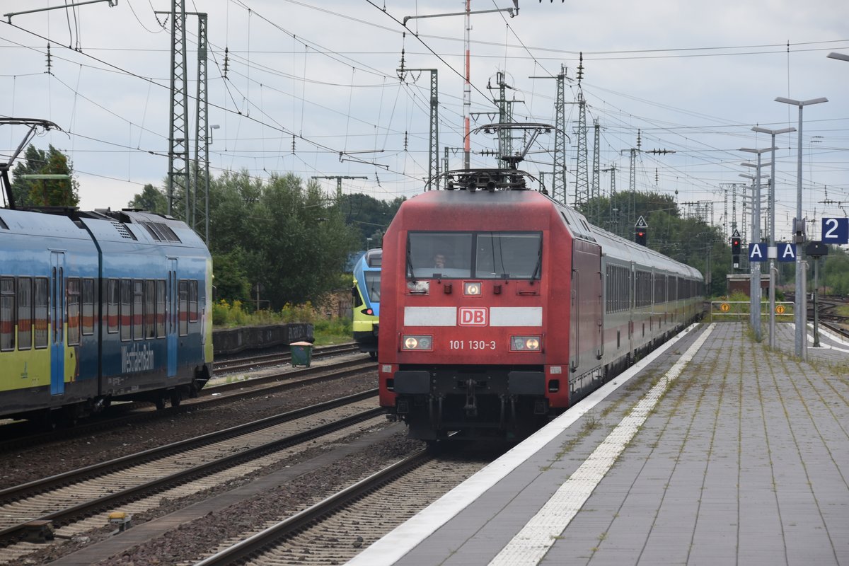 RHEINE (Kreis Steinfurt), 04.08.2017, 101 130-3 mit IC 148 nach Amsterdam Centraal bei der Einfahrt in den Bahnhof Rheine