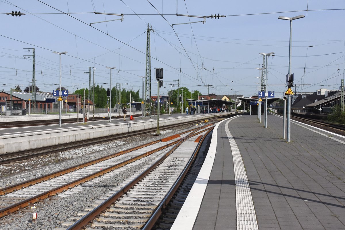 RHEINE (Kreis Steinfurt), 27.04.2018, Blick über die Bahnsteige