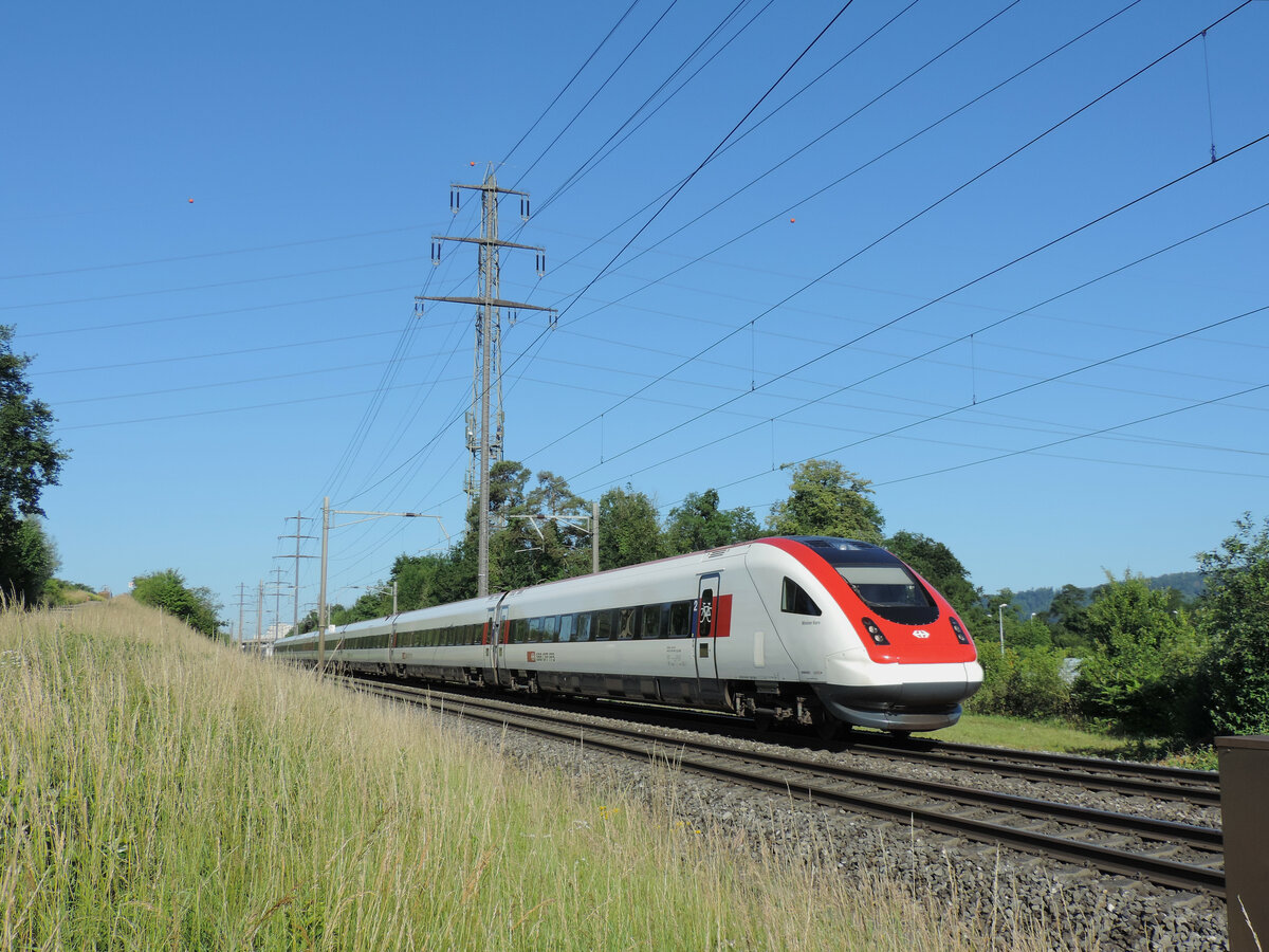 Rheinfelden-Augarten - 10. Juni 2022 : RABDe 500 036  Minister Kern  am IR 2063 von Basel nach Zürich Flughafen.