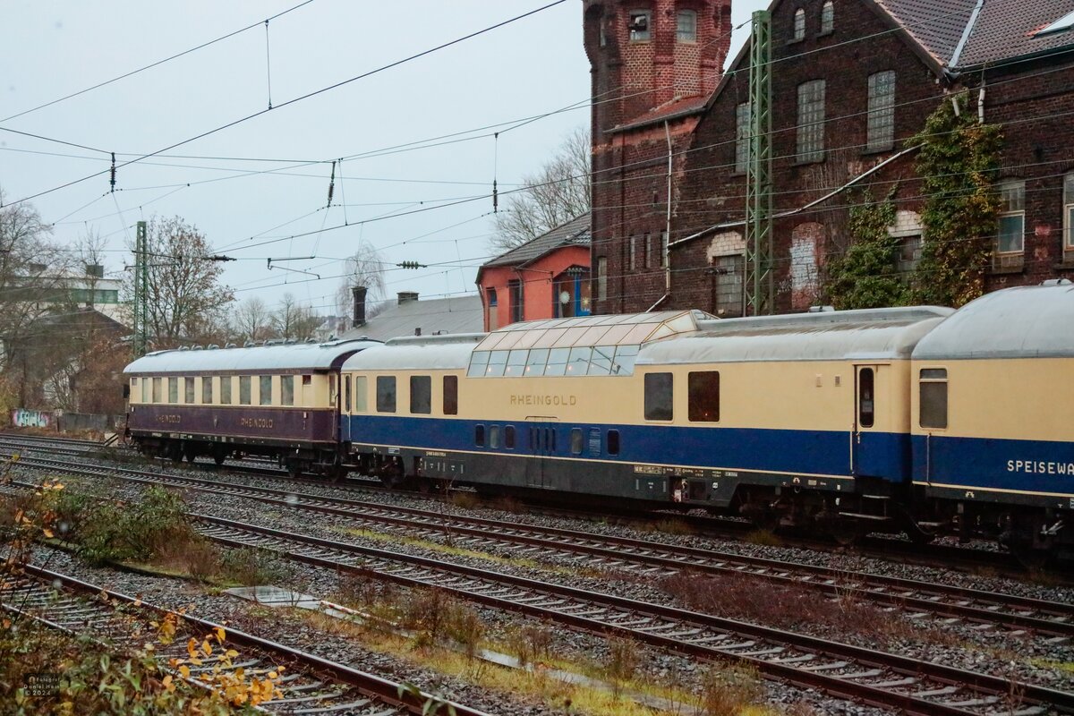 Rheingold Domecar Aussichtswagen in Wuppertal, Dezember 2024.