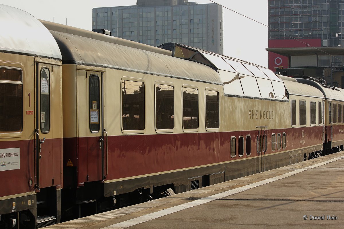 Rheingold Domecar (TEE-Aussichtswagen) AKE in Essen Hbf, am 21.07.2016.