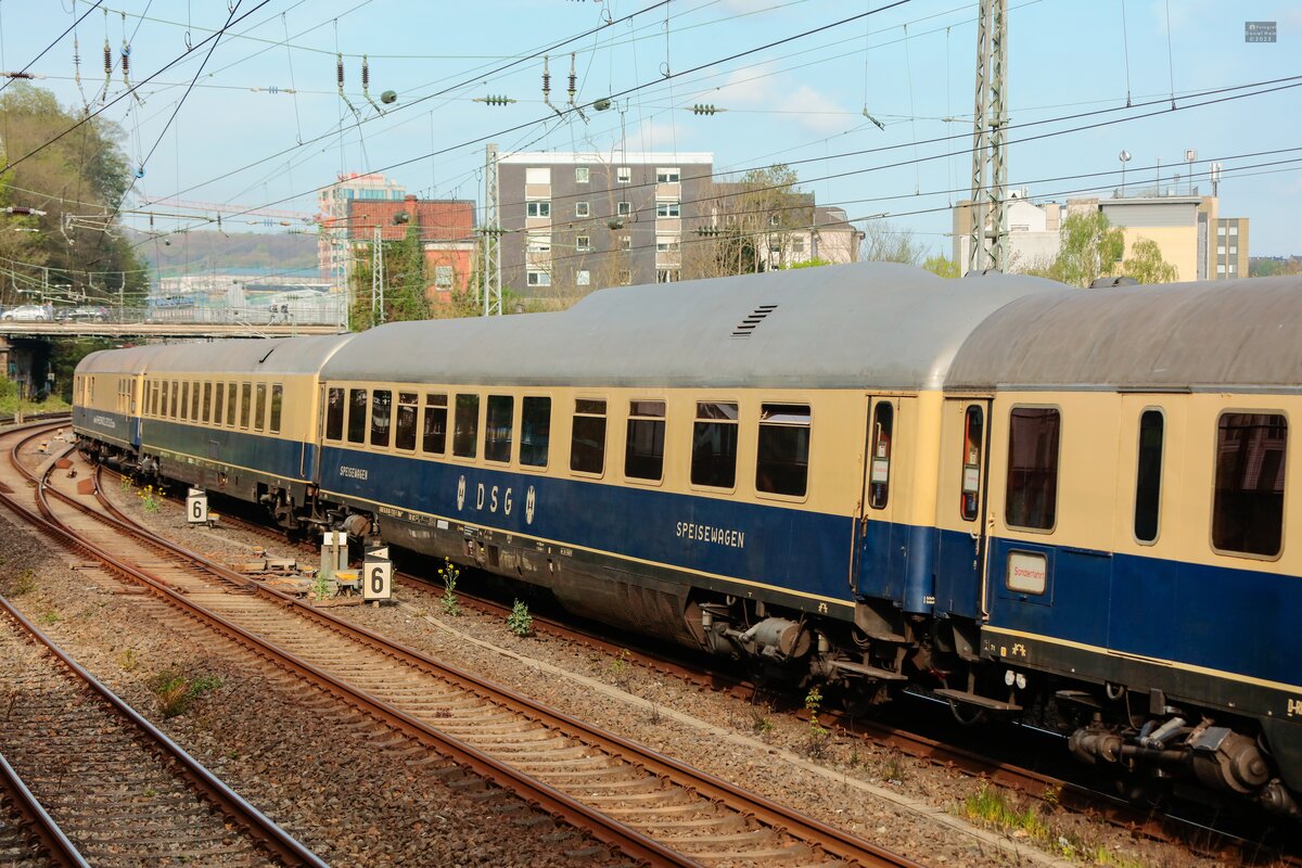 Rheingold DSG Speisewagen in Wuppertal, April 2025.