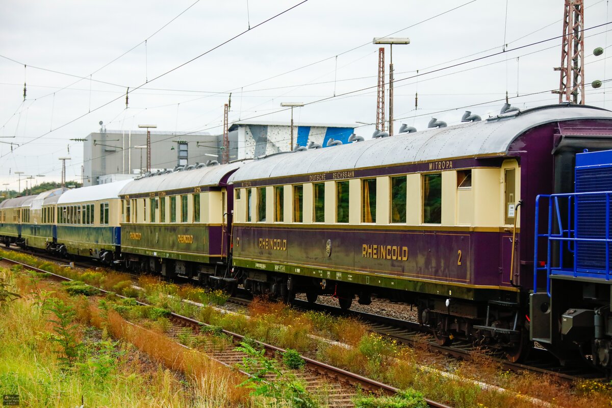 Rheingoldwaggons 2. Klasse in Hilden, September 2021.