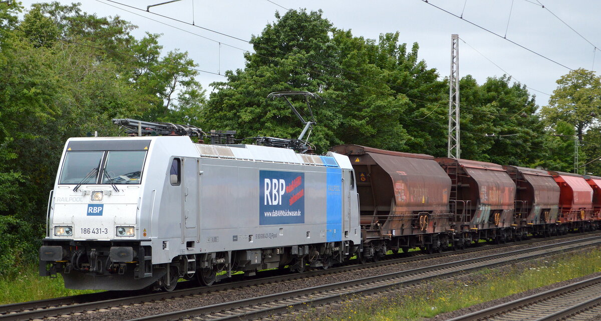 Rheinische Bahnpersonal- und Verkehrsgesellschaft mbH mit der Railpool Lok  186 431-3  [NVR-Nummer: 91 80 6186 431-3 D-Rpool] und Kalizug am 08.07.22 Vorbeifahrt Bahnhof Dedensen Gümmer.