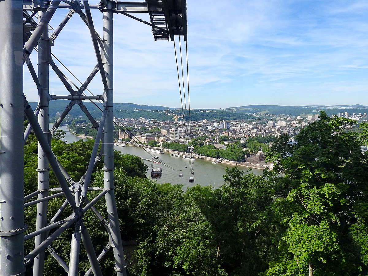 Rheinseilbahn verbindet die Stadt Koblenz  mit der Festung Ehrenbreitstein; (170611)
