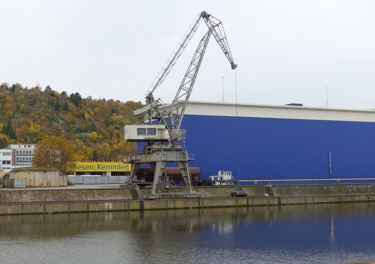 Rhenus 5 (O&K 26715) am 03.11.2021 bei Rhenus Logistics im Hafen von Stuttgart.