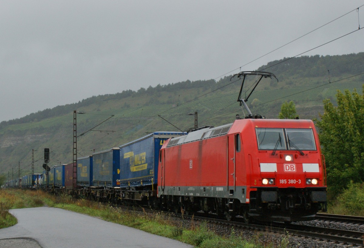 Richtung W�rzburg fuhr am 18.09.13 eine 185 380-3 mit einen gemischten Zug.
