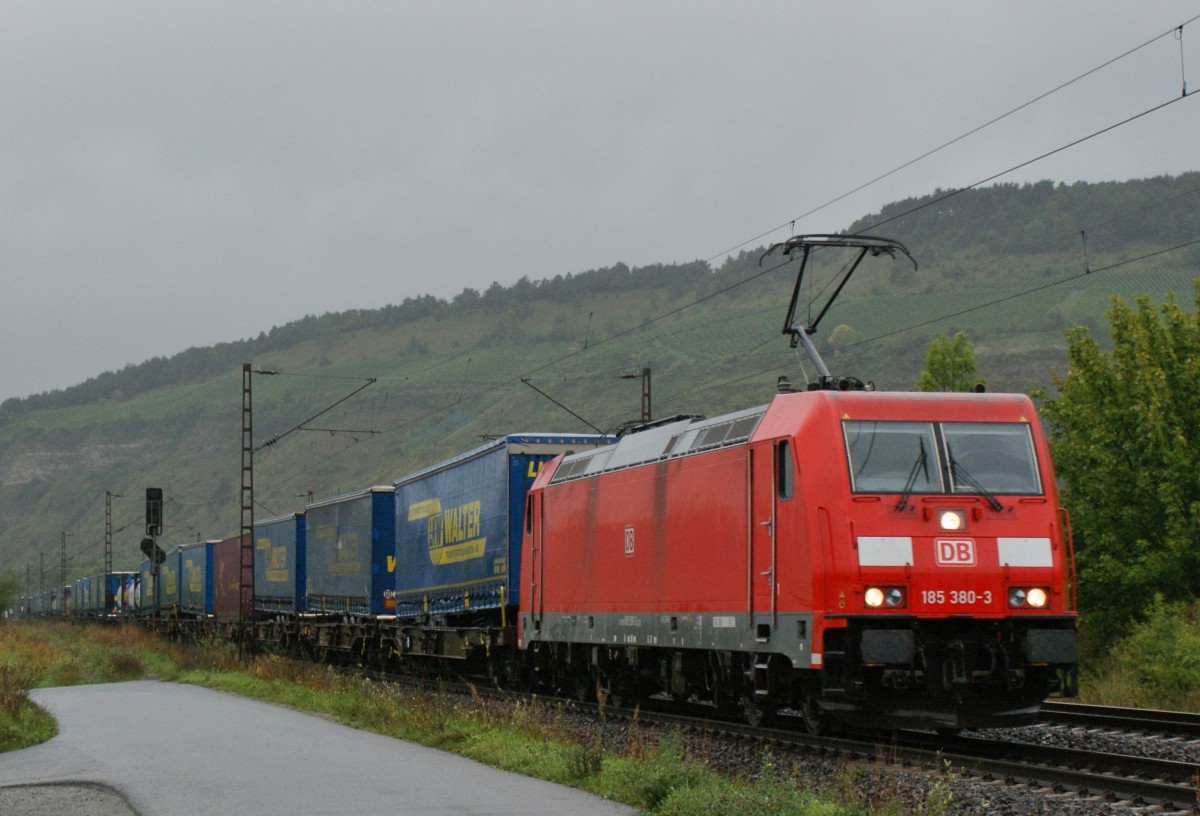 Richtung Wrzburg fuhr am 18.09.13 eine 185 380-3 mit einen gemischten Zug.