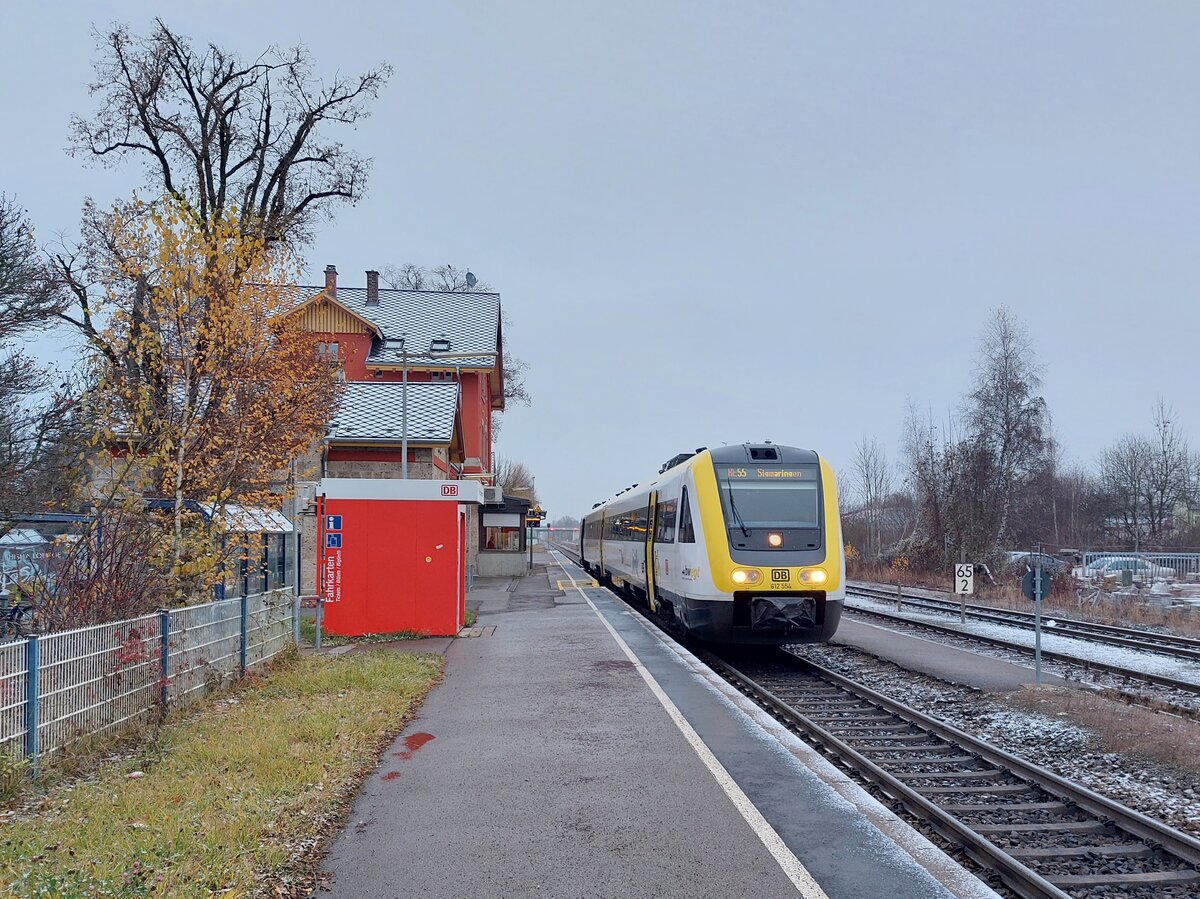 Riedlingen am 26.11.2021 mit 612 054 als RE nach Sigmaringen