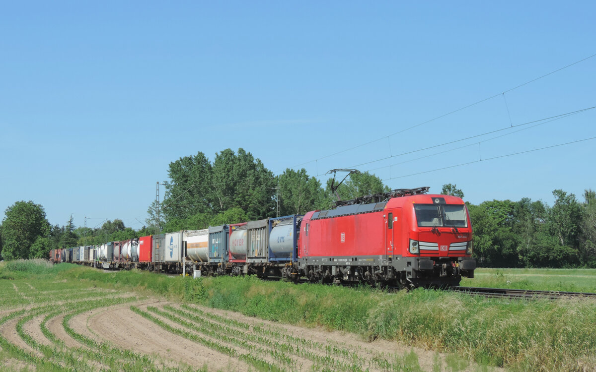 Riegel - 14. Juni 2021 : 193 314 mit einem Kontainerzug.