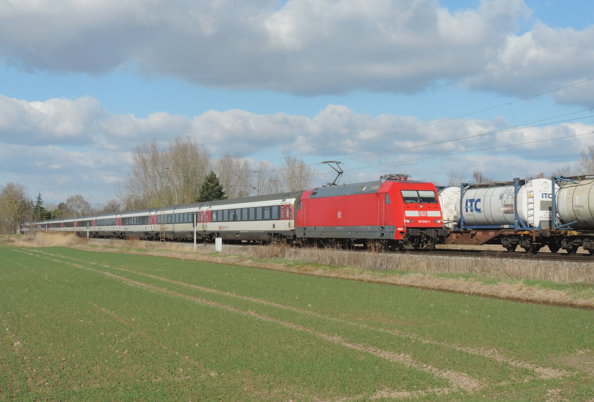 Riegel - 26. Februar 2022 : 101 094 mit dem EC 9 von Hamburg Altona nach Zürich unterwegs.