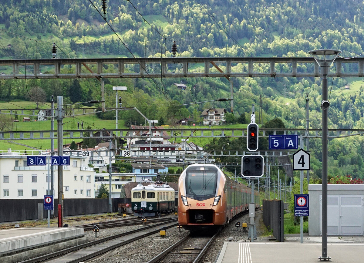 RIGIBAHNEN.
150 JAHRE BAHNEN AM BERG 1871 - 2021.
Über das Pfingstwochenende wurde gefeiert.
Impressionen vom 22. Mai 2021.
CFe 2/4 101, ehemals BDe 2/4 101 der ehemaligen Sensetalbahn (STB) als Sonderzug ans Rigifescht.
Auf die Rückfahrt wartend in Arth-Goldau.
Foto: Walter Ruetsch



