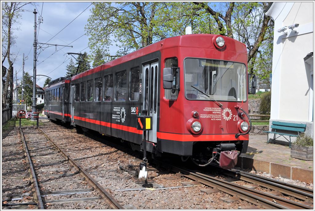 Rittner Schmalspurbahn Maria Himmelfahrt - Oberbozen - Klobenstein. Be 4/8 21 ex Trogenerbahn in Oberbozen. (16.04.2016)