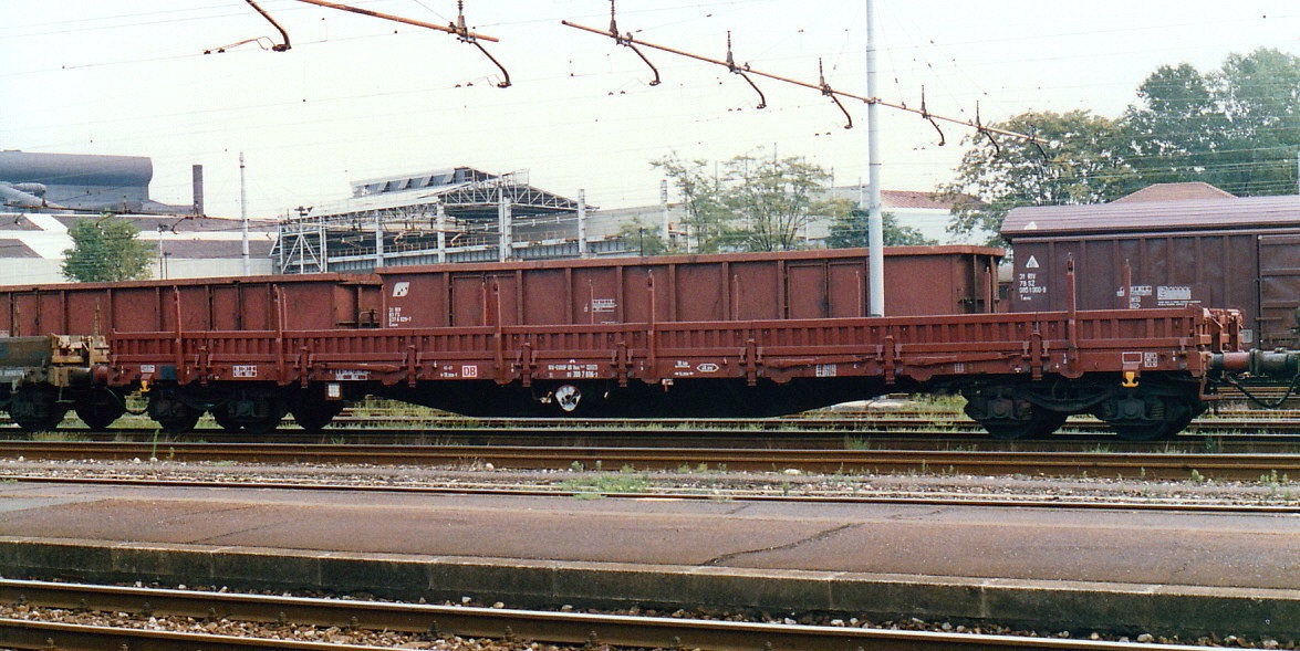 RIV-EUROP Flachwagen der DB Nr 399 7 606 in Mailand, Okt. 1994. Die Res 399 7 600 - 655 entstanden 1994 durch Umbau vorhandener Rgs der DR.
