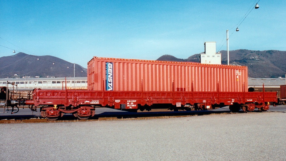 RIV-EUROP Flachwagen Res der SNCB im Gbf Chiasso, Dez. 1996 - Nr 393 7 286 