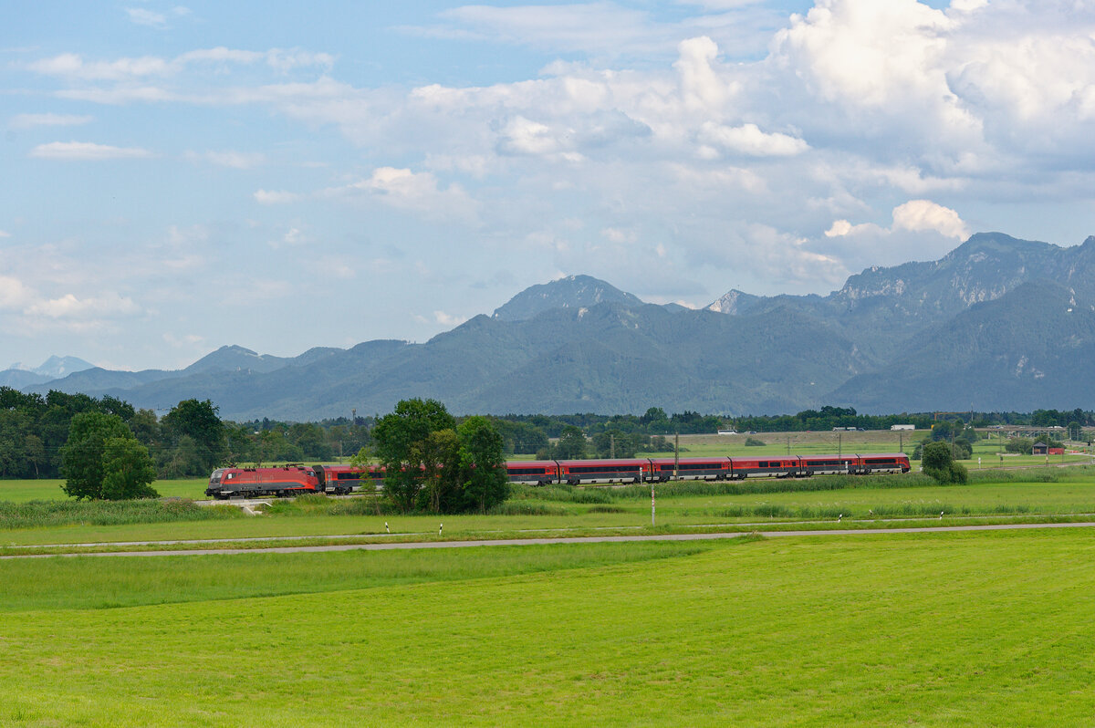 RJX 869 (Bregenz - Flughafen Wien) bei Prien am Chiemsee, 23.07.2020