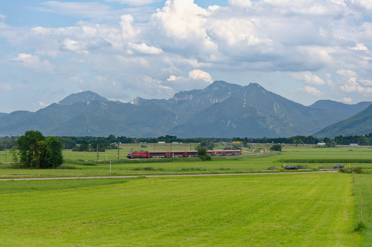 RJX 869 (Bregenz - Flughafen Wien) bei Prien am Chiemsee, 23.07.2020