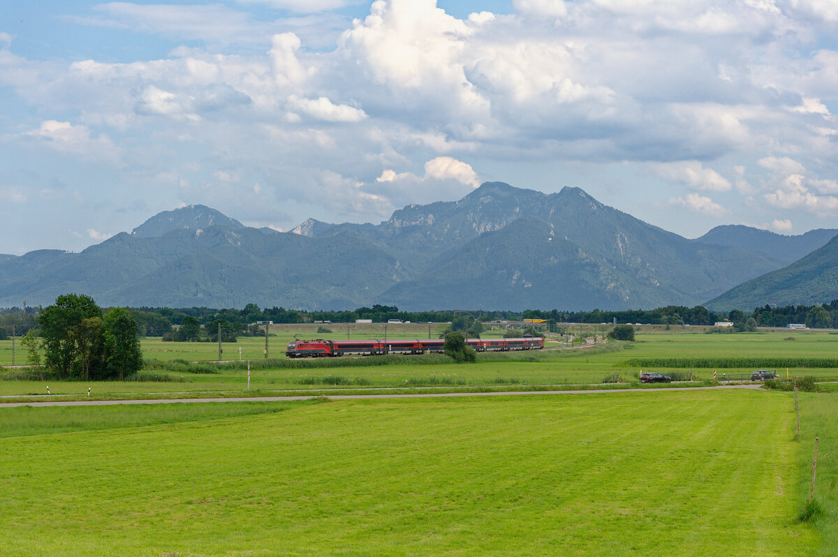 RJX 869 (Bregenz - Flughafen Wien) bei Prien am Chiemsee, 23.07.2020