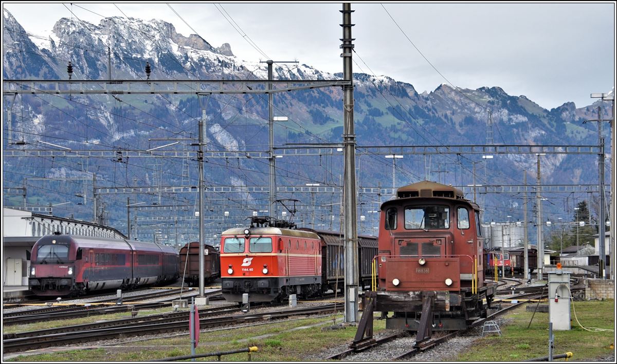 RJX368, 1144 040-3 und Em 3/3 18838 in Buchs SG. (07.11.2019)