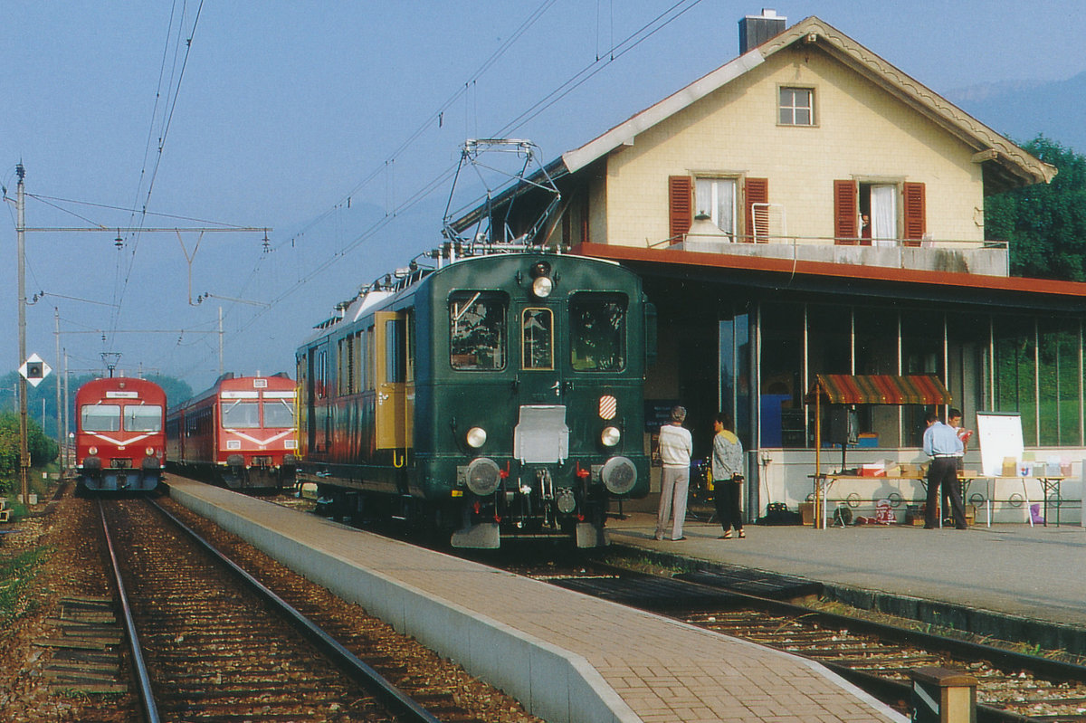 RM/SMB: Sehr seltene Begegnung von verschiedenen Generationen wie BDe 2/4 240, RBDe 4/4 II, RBDe 4/4 I in Lommiswil im Juni 1992.
Foto: Walter Ruetsch