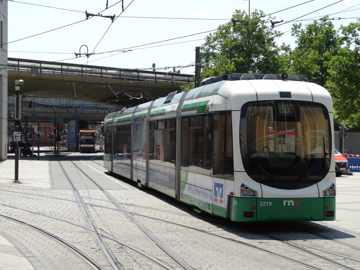 RNV Bombardier Variobahn 2219 (RNV6) (ex VBL) am 11.07.15 in Ludwigshafen